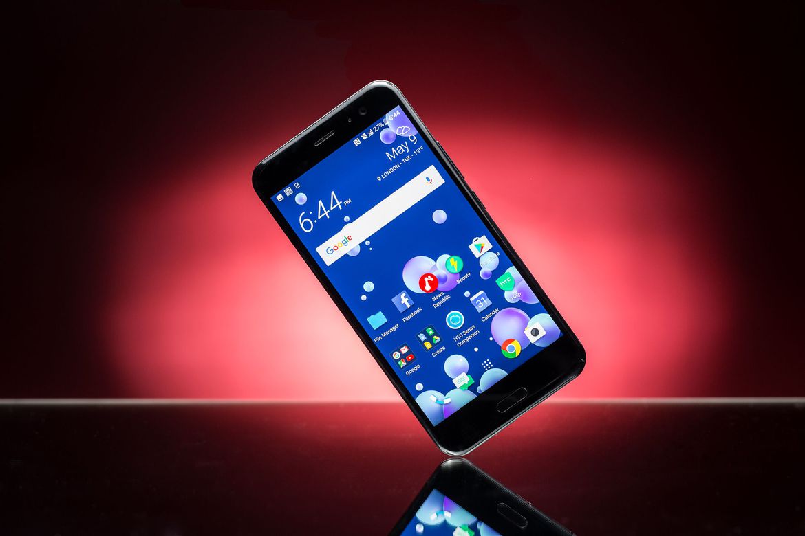 HTC U11: мощный флагман с технологией Sense Edge и отличной камерой HTC U11: мощный флагман с технологией Sense Edge и отличной камерой